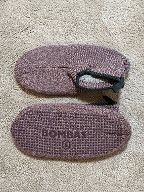 Bombas Gripper Slipper Lined Womens Small S Purple Plum US W7-8.5 Unisex